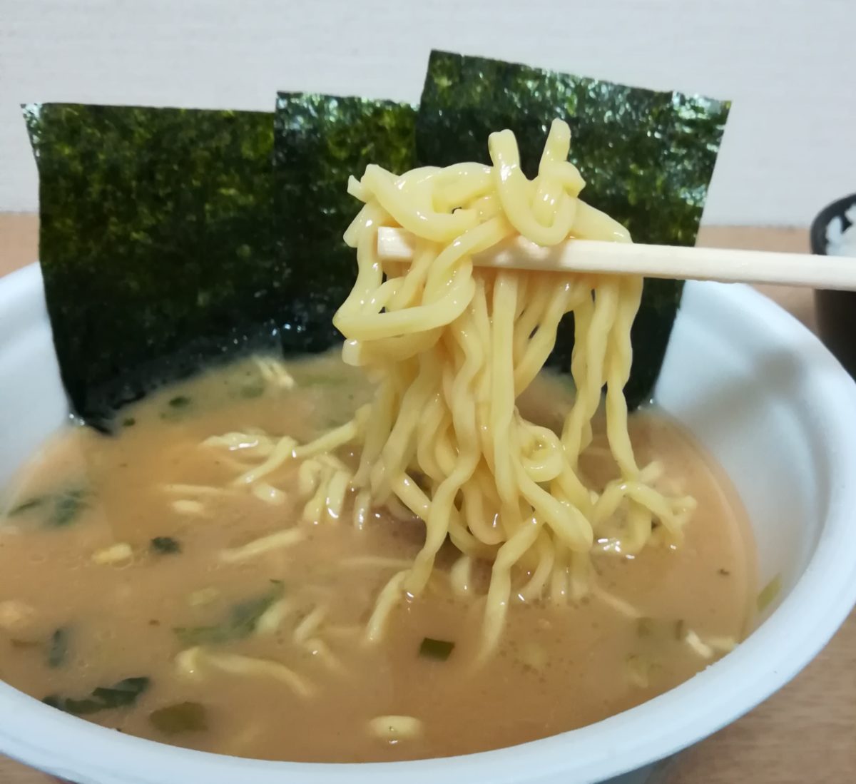 ニュータッチ「凄麺 横浜とんこつ家」の感想 - ノン・フライ